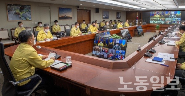 코로나19 제8차 전군 주요지휘관 회의에 참석한 서욱 국방부장관(사진=국방부)