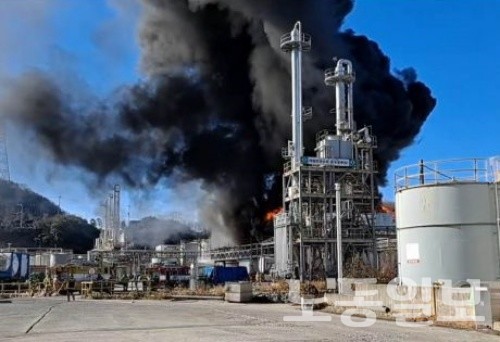 여수산단 화학물질 제조업체 화재 발생…2명 사망(사진=여수소방서)