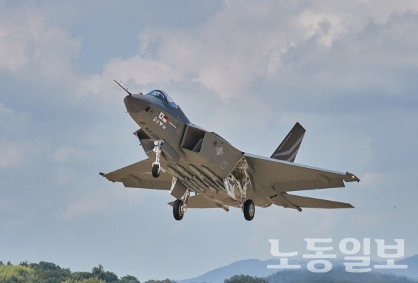 한국형 전투기 KF-21 보라매 시제기, 첫 비행시험 성공...약 34분간 비행(사진=방위사업청)