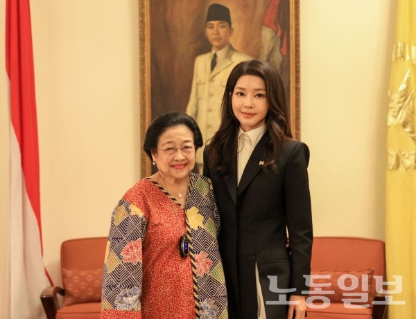 메가와티 수카르노푸트리 집권여당 대표(前 인도네시아 대통령)의 초청으로 인도네시아 보고르의 바투 툴리스 궁(Istana Batu Tulis Bogor)에서 차담과 만찬을 함께했다(사진=대통령실)